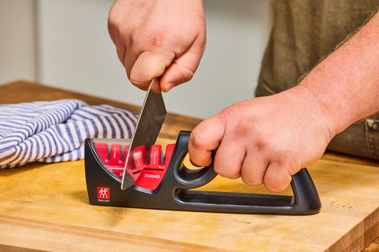 Our Favorite Manual Knife Sharpener Effortlessly Produces Ultra-Sharp Edges, and It’s 43% Off